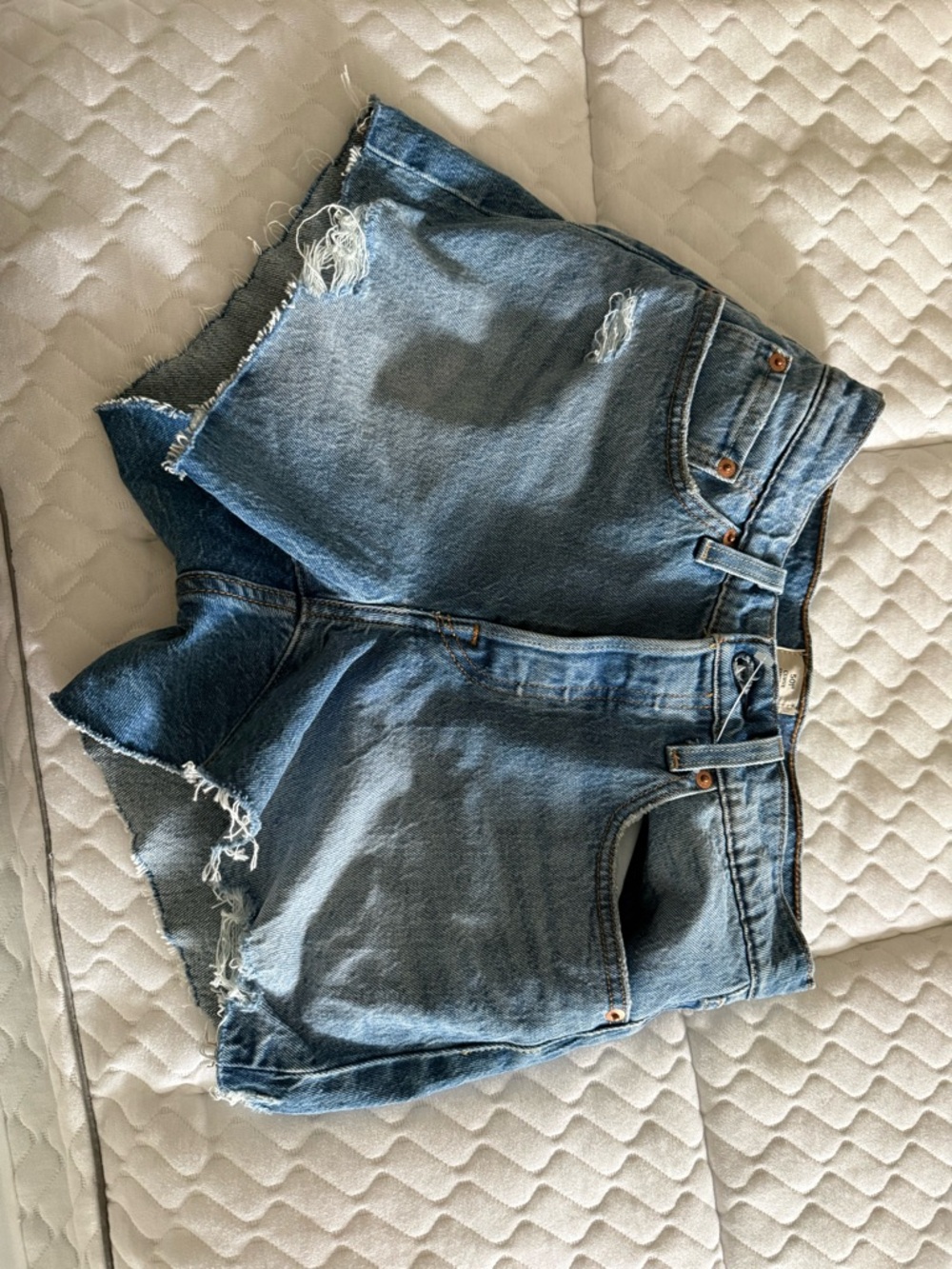 Levi's Light Blue Frayed Hem Denim Shorts 501 curve - Picture 2 of 2